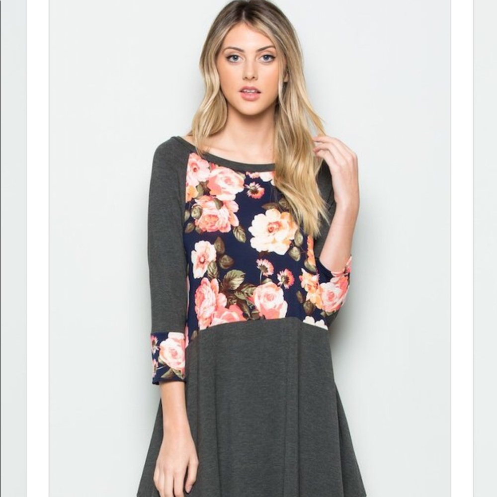 BNWT Exquisite Charcoal Floral Tunic